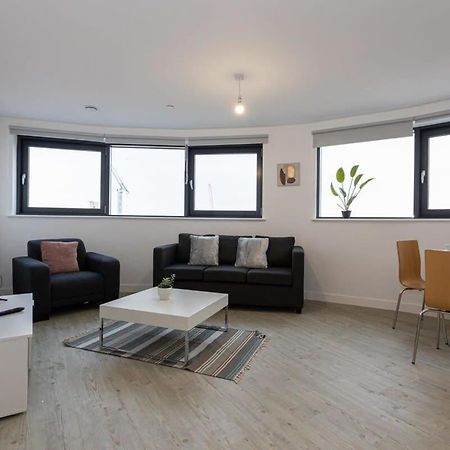 Stunning 2 Bed Apartment In Salford Amazing Views แมนเชสเตอร์ ภายนอก รูปภาพ