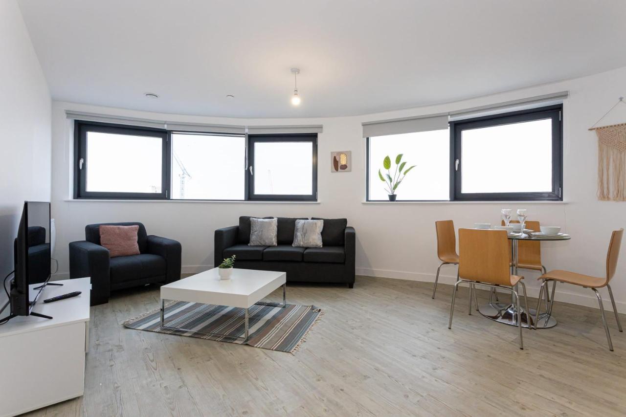 Stunning 2 Bed Apartment In Salford Amazing Views แมนเชสเตอร์ ภายนอก รูปภาพ