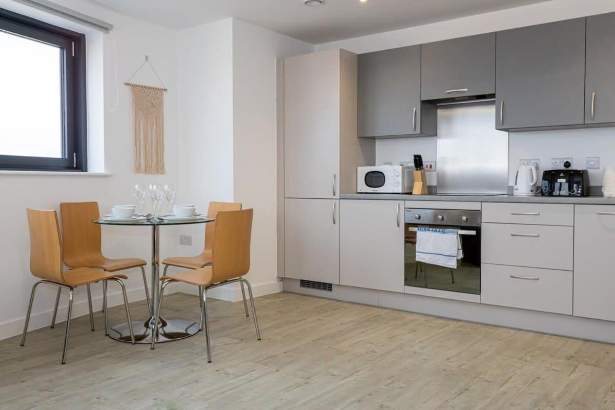 Stunning 2 Bed Apartment In Salford Amazing Views แมนเชสเตอร์ ภายนอก รูปภาพ