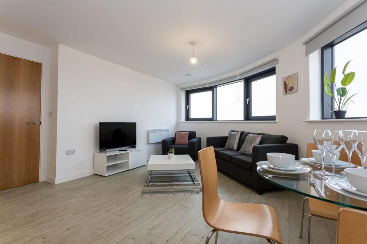 Stunning 2 Bed Apartment In Salford Amazing Views แมนเชสเตอร์ ภายนอก รูปภาพ